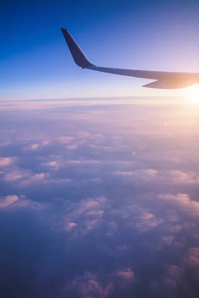 Bovenaanzicht Van Binnen Venster Vliegtuig Van Een Zonsondergang Lucht Vleugel — Stockfoto