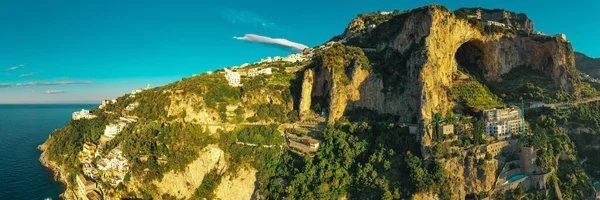 Ilmakuva Amalfin Rannikolle Italia — kuvapankkivalokuva