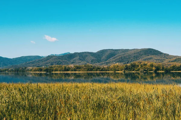 Vista Lago Banyoles Gerona Catalunha Espanha Com Céu Claro Azul — Fotografia de Stock