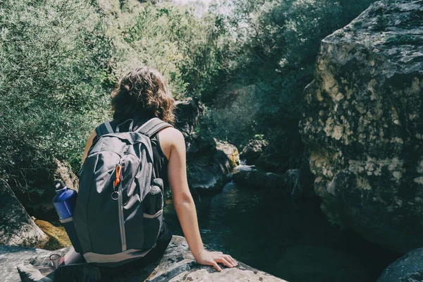 Meisje Met Uitzicht Het Prades Gebergte Tarragona Spanje Stockfoto