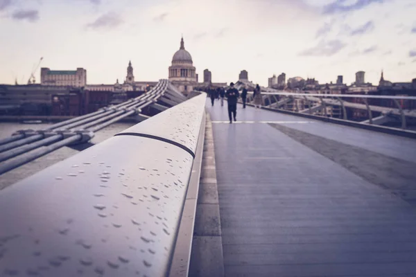 Puesta Sol Puente Del Milenio Mirando Hacia Catedral San Pablo —  Fotos de Stock