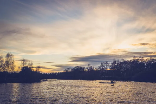 Leyton Düzlüklerinde Hallow Göletleri boyunca kış renkleri - Londra