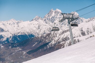Gürcistan kayak merkezinin güzel manzaraları