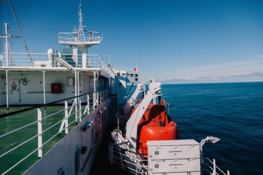 Denize giden bir feribotta cankurtaran botu.