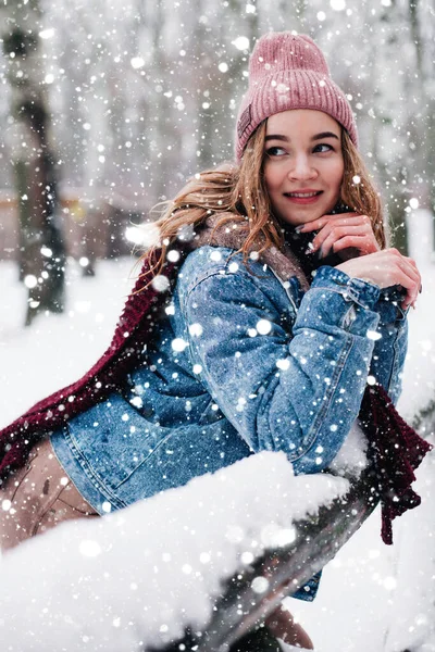 Portrait of a young girl in a park during a snowfall — Stock Fotó