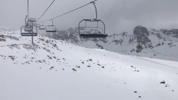 Six-seater chairlift at a ski resort in Georgia — Video Stock