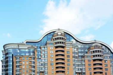 Bir apartmanın parçası.