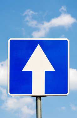 Tek yönlü trafik yol işaretleri.