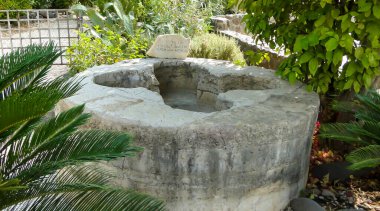 Tiberias, İsrail, 25 Ekim 2012: İsrail 'de Celile' de haç şeklinde 5. yüzyıl vaftiz havuzu