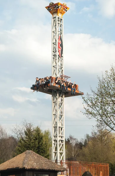 Hodenhagen Alemanha Março 2019 Torre Queda Livre Parque Diversões Atração — Fotografia de Stock