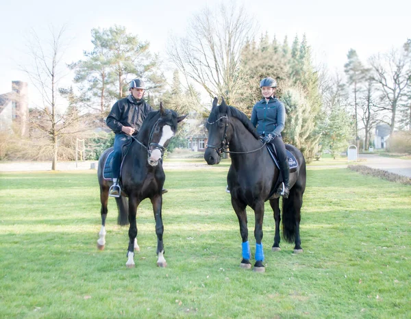 Krelingen April 2019 Reiter Auf Großen Pferden Ein Mann Und — Stockfoto