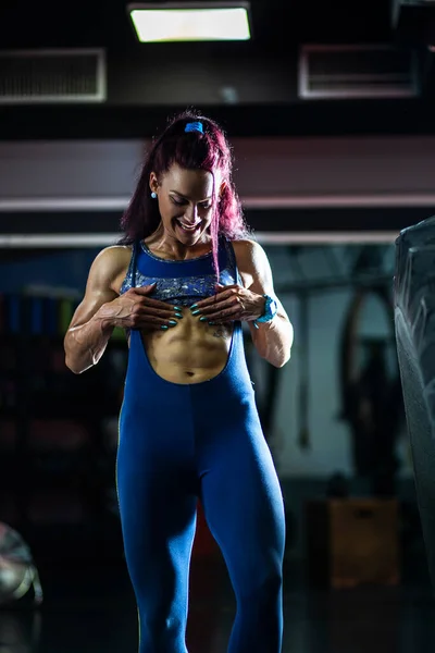 Body Building Workout Fitness Junge Frau Trainiert Fitnessstudio Crossfit — Stockfoto