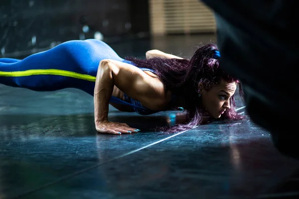 Body Building Workout Fitness Young Woman Exercising Gym Cross Fit — Stock Photo, Image