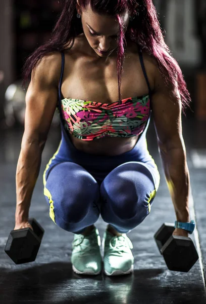 Entrenamiento Del Edificio Del Cuerpo Mujer Joven Aptitud Que Hace —  Fotos de Stock