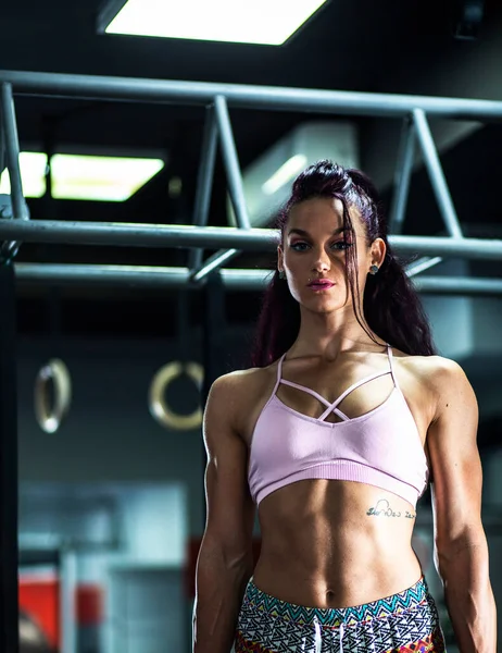 Entrenamiento Del Edificio Del Cuerpo Mujer Joven Aptitud Que Hace —  Fotos de Stock