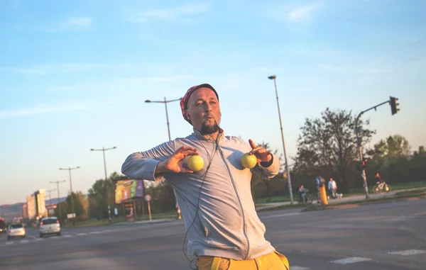 Een Jongleur Die Het Verkeer Werkt Juggler Man Treedt Bij — Stockfoto