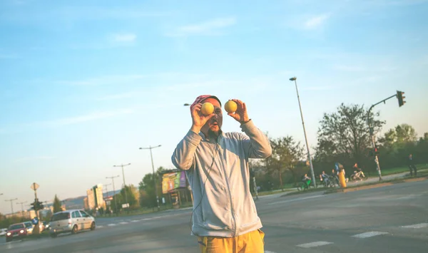 Een Jongleur Die Het Verkeer Werkt Juggler Man Treedt Bij — Stockfoto