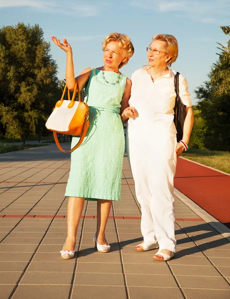 Mujeres mayores — Foto de Stock