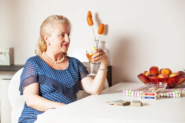 Mujer mayor — Foto de Stock