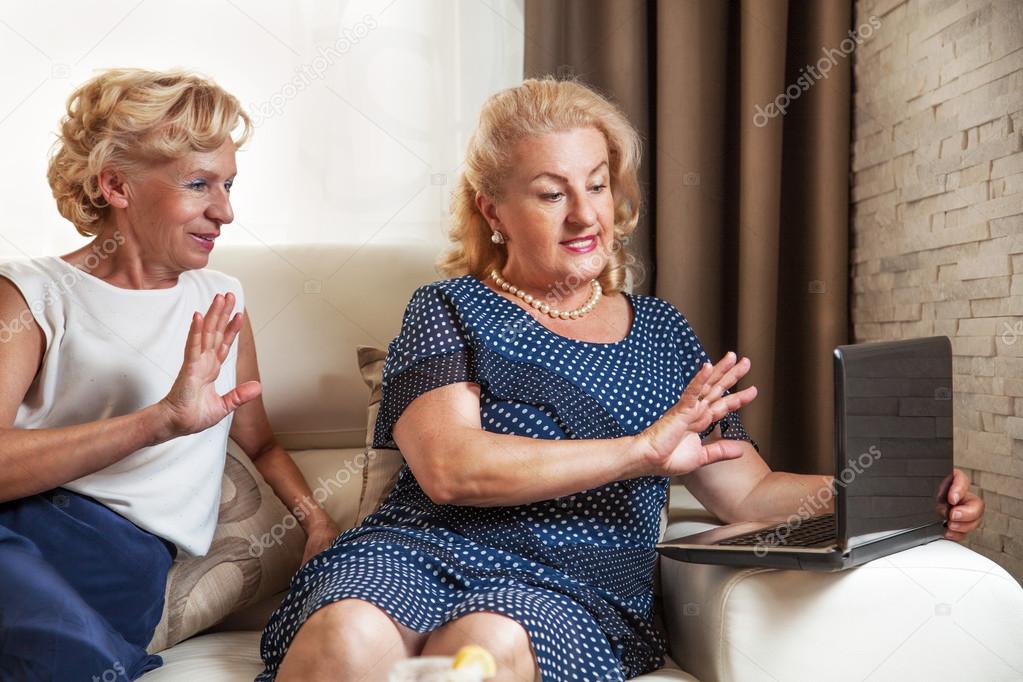 Senior women and laptop