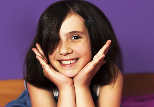 Young girl posing at home — Stock Photo, Image