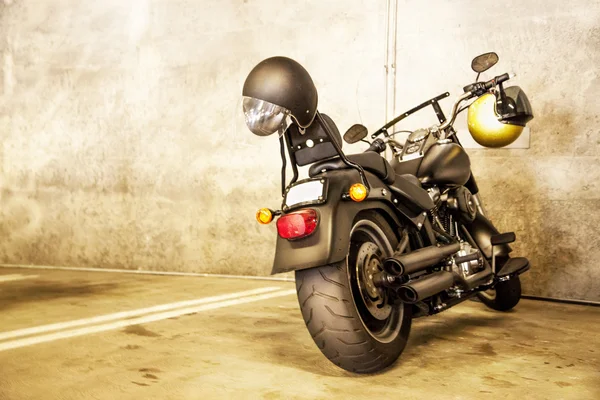 Motorrad in Garage — Stockfoto