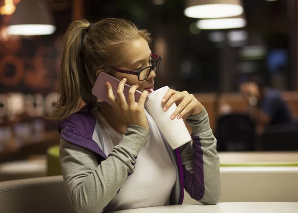 Brunette girl in cafe — Stock Photo, Image