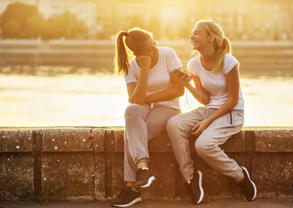 Friendship, two girls having fun — Stock Photo, Image