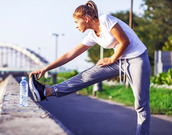 Exercício, menina em treinamento — Fotografia de Stock