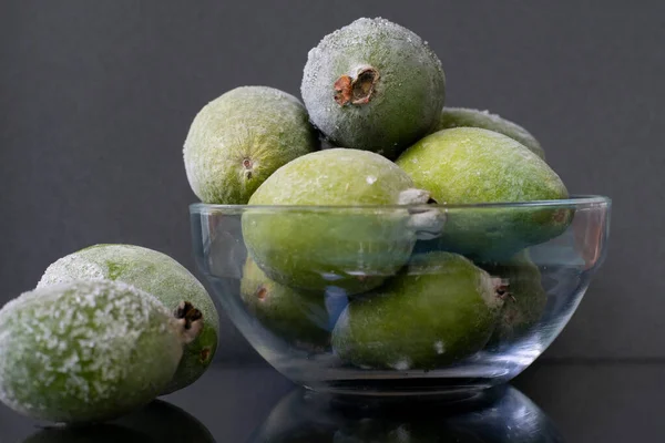 Composição Feijoas Geada Tigela Sobre Fundo Cinza Fonte Iodo Vitamina — Fotografia de Stock