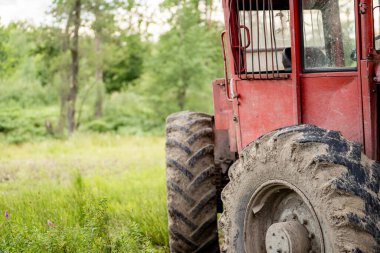 Kayıt işlemleri için kullanılan Orman Patinaj traktörü