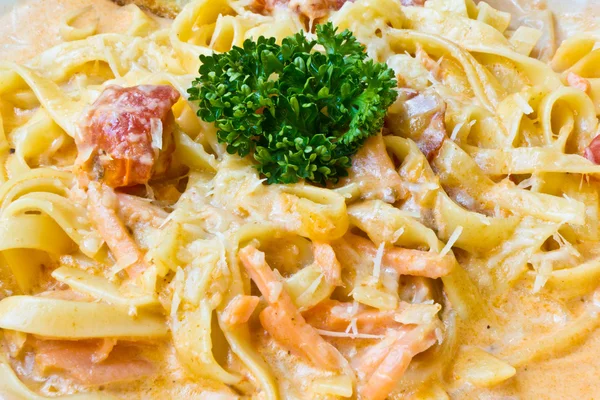 Somon fettucine.