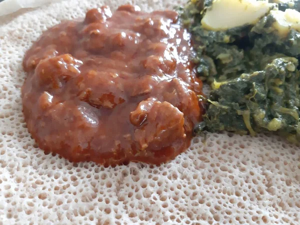 Asmara Eritreia 2021 Comida Etíope Eritreu Variedade Pratos Principais Injera — Fotografia de Stock