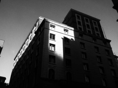 Cenova, İtalya - 26 Şubat 2021: Genova şehrinin bazı eski fotoğraflarını temel gereçlerle düzenlemek. Deniz kenarındaki eski binaların detaylı görüntüsü.