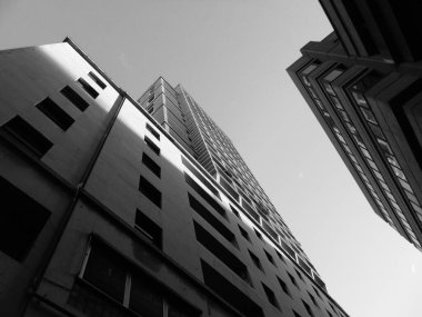 Cenova, İtalya - 26 Şubat 2021: Genova şehrinin bazı eski fotoğraflarını temel gereçlerle düzenlemek. Deniz kenarındaki eski binaların detaylı görüntüsü.