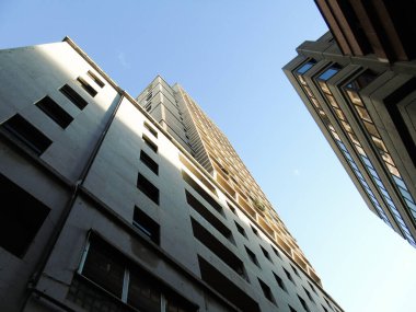 Cenova, İtalya - 26 Şubat 2021: Genova şehrinin bazı eski fotoğraflarını temel gereçlerle düzenlemek. Deniz kenarındaki eski binaların detaylı görüntüsü.