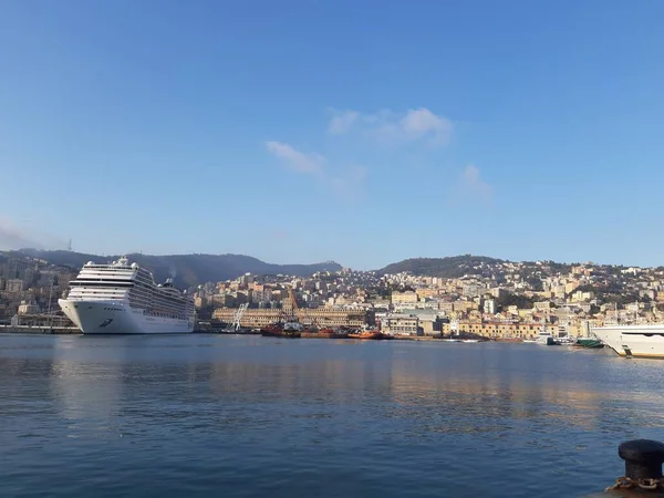 Genua Italië April 2021 Panoramisch Uitzicht Waterkant Oude Italiaanse Zeehaven — Stockfoto