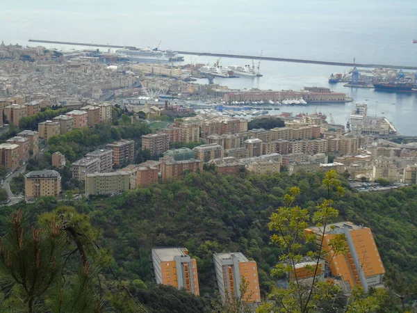 Genova Italië April 2021 Panoramisch Uitzicht Bergen Stad Genova Een — Stockfoto