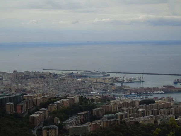 Gênova Itália Abril 2021 Vista Panorâmica Das Montanhas Sobre Cidade — Fotografia de Stock