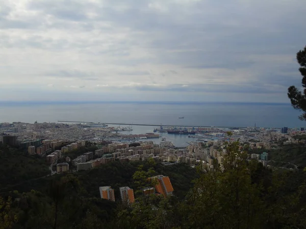 Genova Olaszország 2021 Április Panorámás Kilátás Genova Városára Kikötő Kis — Stock Fotó