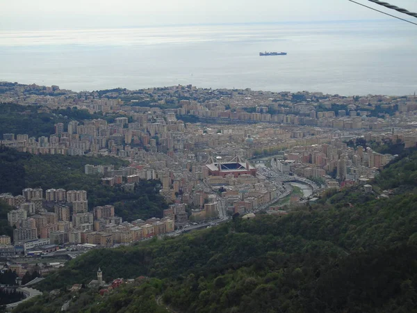 Cenova Talya Nisan 2021 Genova Şehri Üzerindeki Dağlara Limanın Küçük — Stok fotoğraf