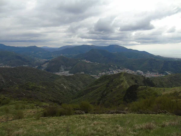 Genova Italy Апреля 2021 Года Панорамный Вид Горы Над Городом — стоковое фото