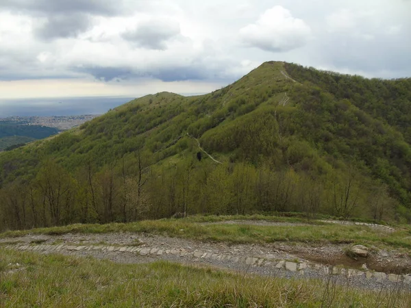 Genova Italien April 2021 Panoramautsikt Över Bergen Över Staden Genova — Stockfoto