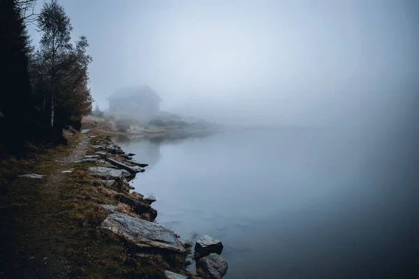 Vista Sobre Lago Brumoso Mortirolo Montaña — Foto de Stock