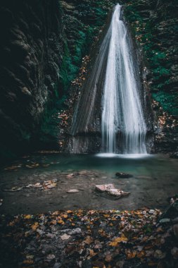 Monticelli brusati şelalesinin muhteşem manzarası.