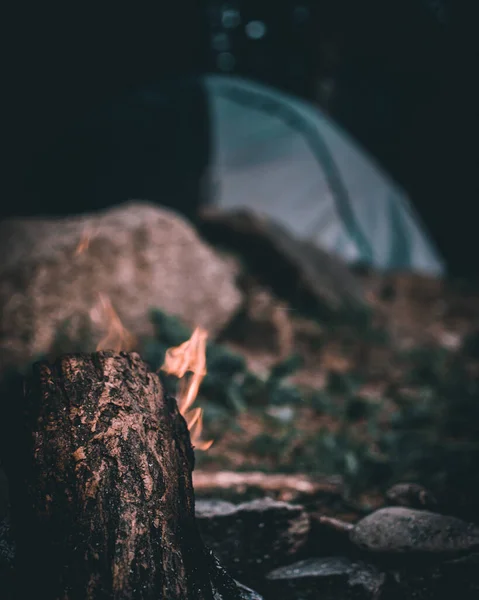 Zicht Een Brand Tijdens Een Tent Excursie — Stockfoto