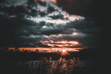 Iseo Gölü 'nün muhteşem manzarası