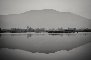 Iseo Gölü 'nün torbiere manzarası
