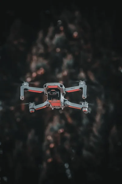 Vista Sobre Adorável Pequeno Drone Voando — Fotografia de Stock