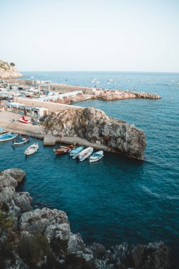 Puglia 'daki küçük bir kasabanın manzarası: Castro